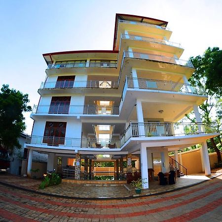 Happy Leoni Hotel Anuradhapura Exterior photo