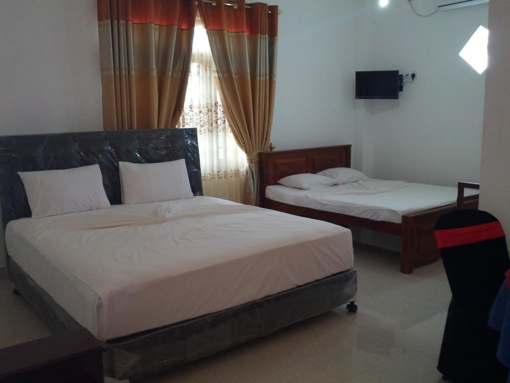 Happy Leoni Hotel Anuradhapura Room photo
