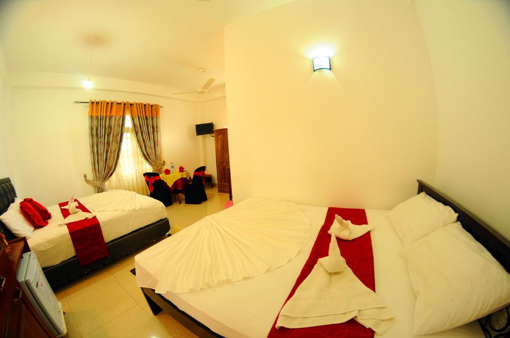 Happy Leoni Hotel Anuradhapura Exterior photo