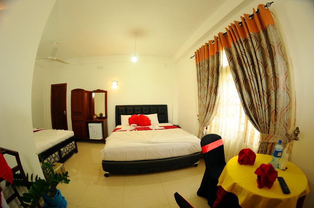 Happy Leoni Hotel Anuradhapura Exterior photo