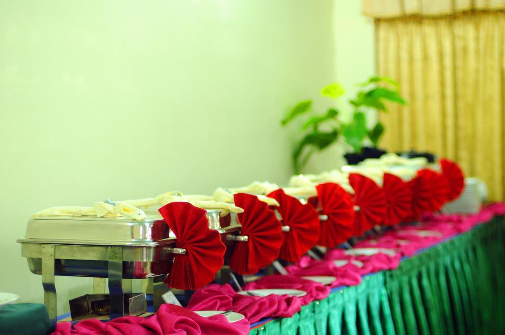 Happy Leoni Hotel Anuradhapura Exterior photo