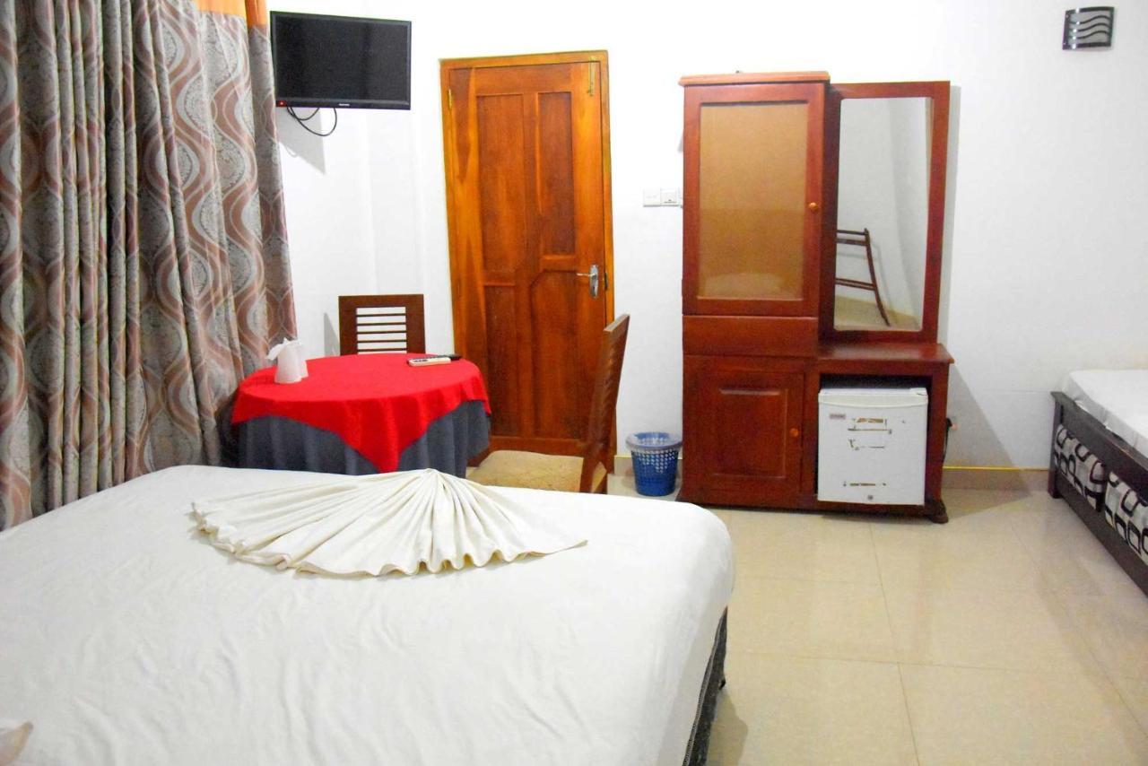 Happy Leoni Hotel Anuradhapura Exterior photo