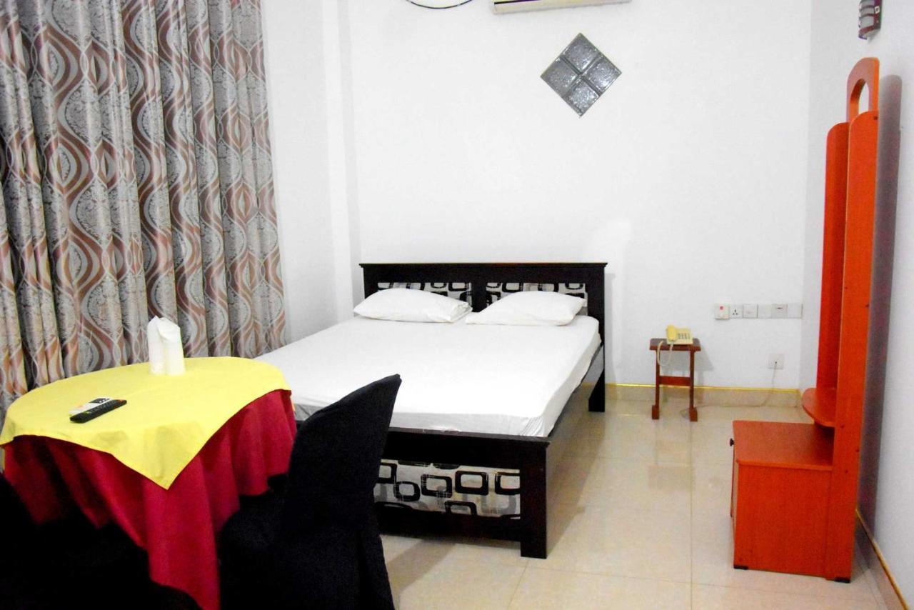 Happy Leoni Hotel Anuradhapura Exterior photo