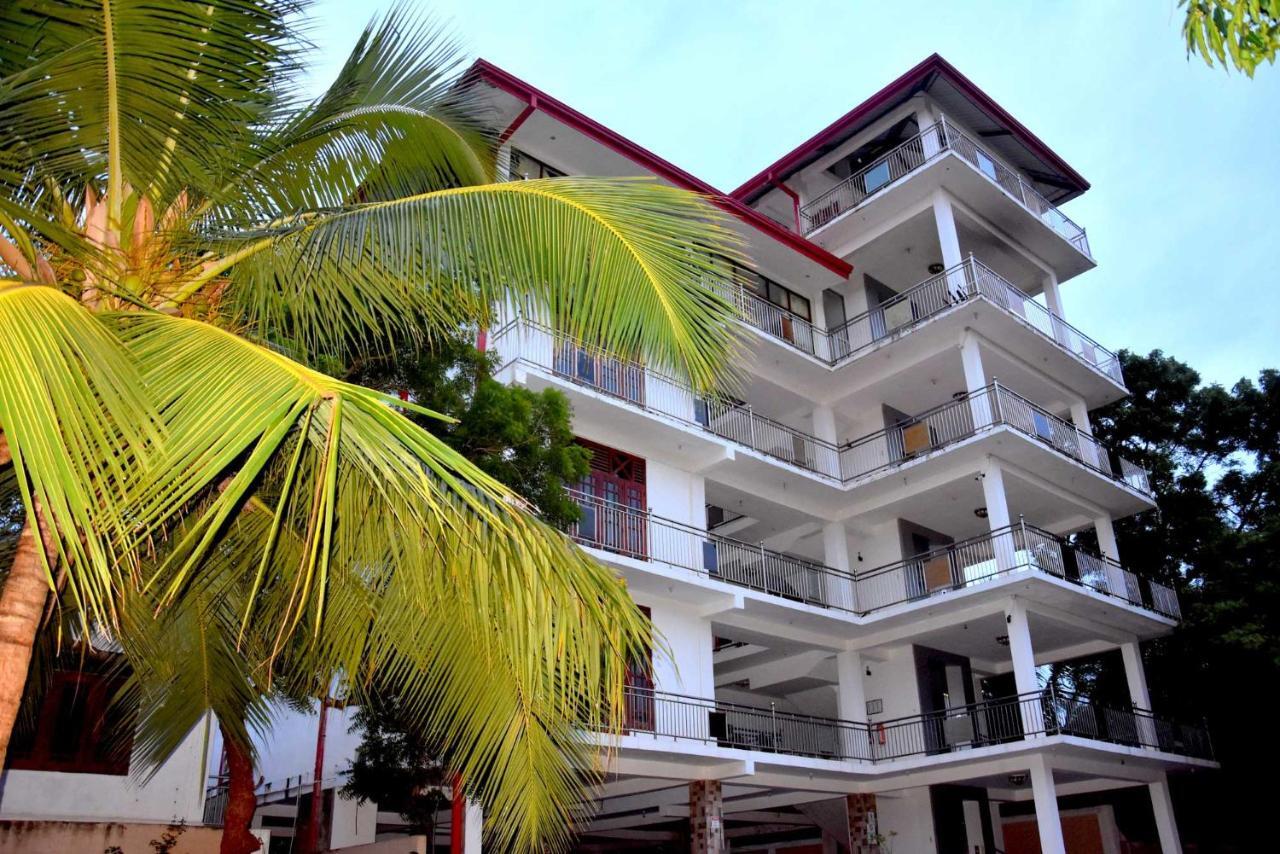Happy Leoni Hotel Anuradhapura Exterior photo
